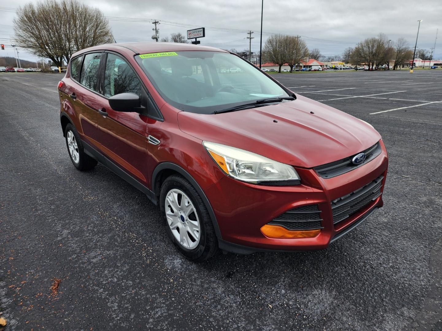 2015 RED /Gray Ford Escape S (1FMCU0F77FU) with an 2.5 4cyl. engine, Automatic transmission, located at 1221 Madison St., Shelbyville, TN, 37160, (931) 680-9439, 0.000000, 0.000000 - Photo#1